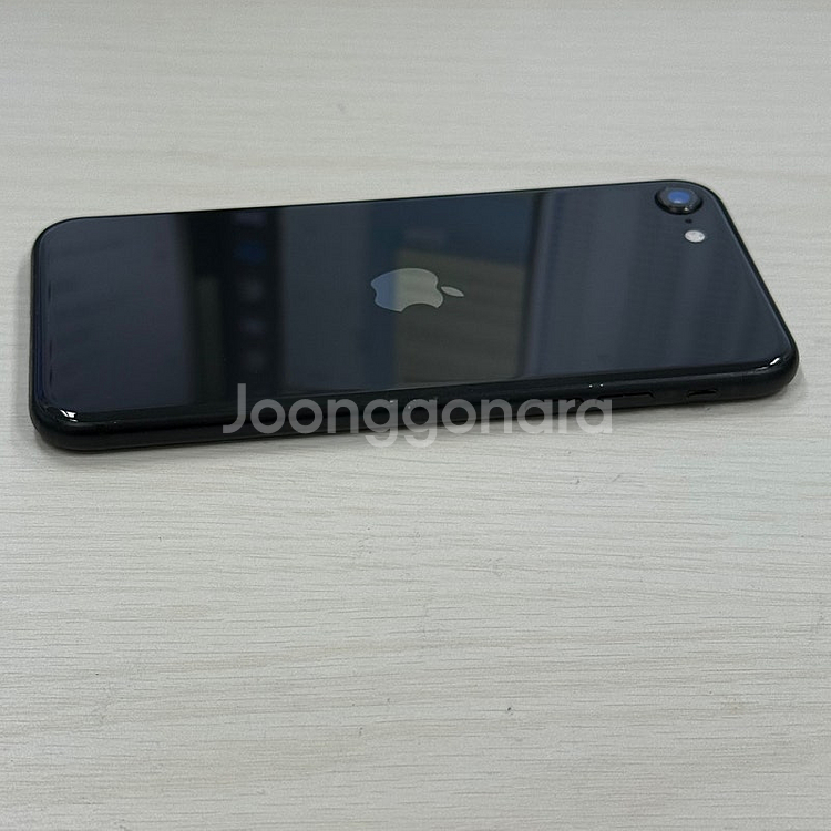 아이폰SE2 블랙색상 64용량 무잔상 깨끗한단말기 16만 판매해요--7